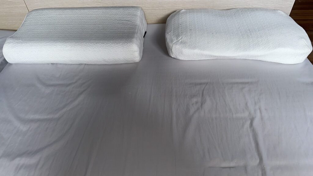 ヒツジのいらない枕 至極と調律を寝室に置いた写真
