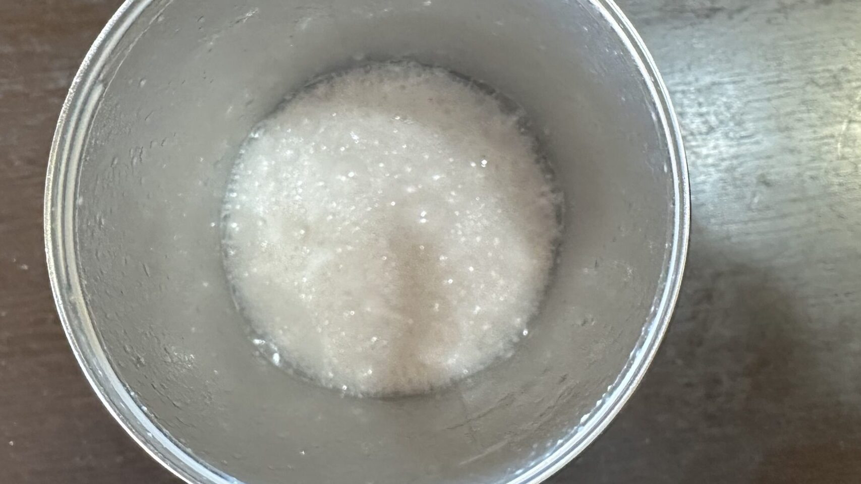 REYSホエイプロテイン オレンジ風味を水で溶かした写真
