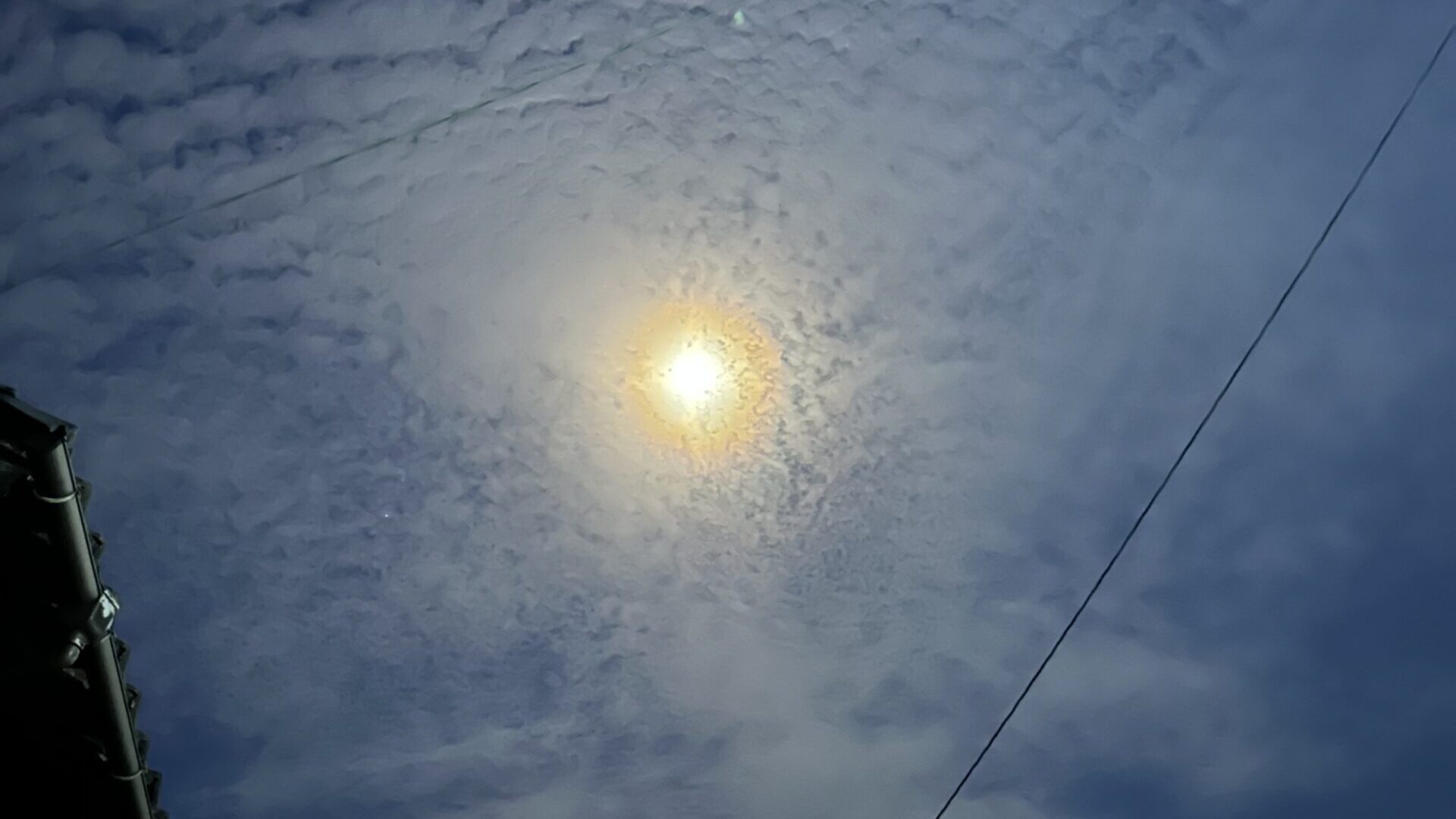 夜の空と月の風景写真