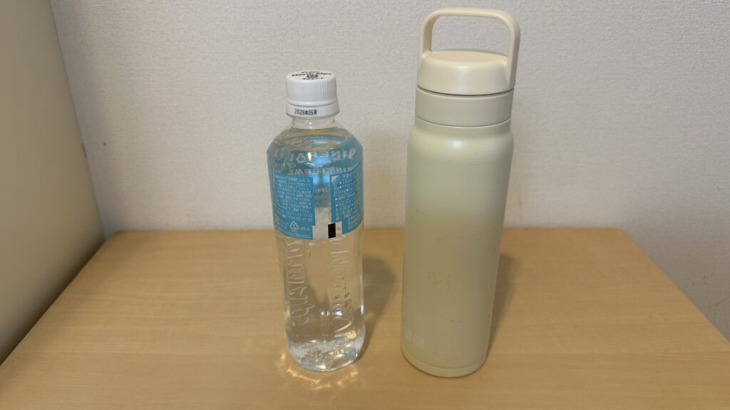病棟勤務へ持参している水筒とペットボトル