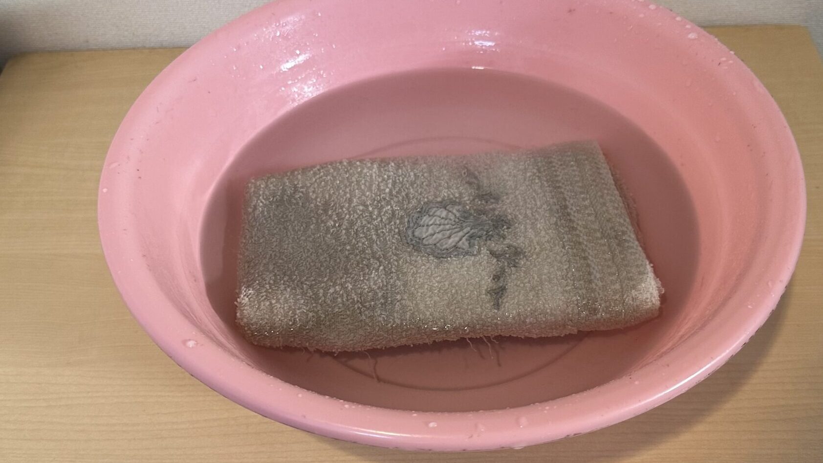 目を休ませるために使用している蒸しタオル