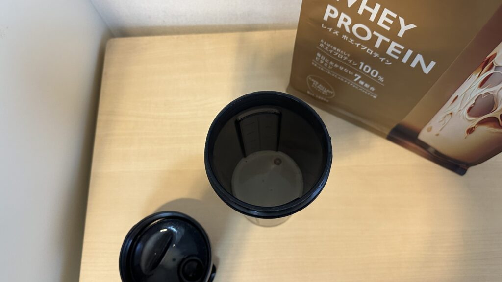 REYSプロテインを20秒シェイクした直後